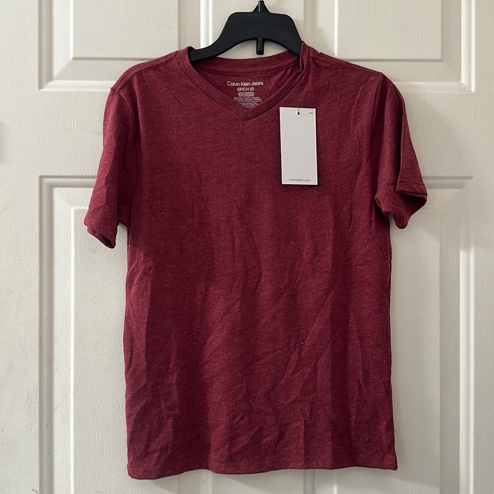 CALVIN KLEIN JEANS RED V-NECK TEE: NEW WITH TAGS: SIZE S (8)